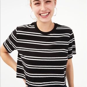 Aero black and white cropped tee